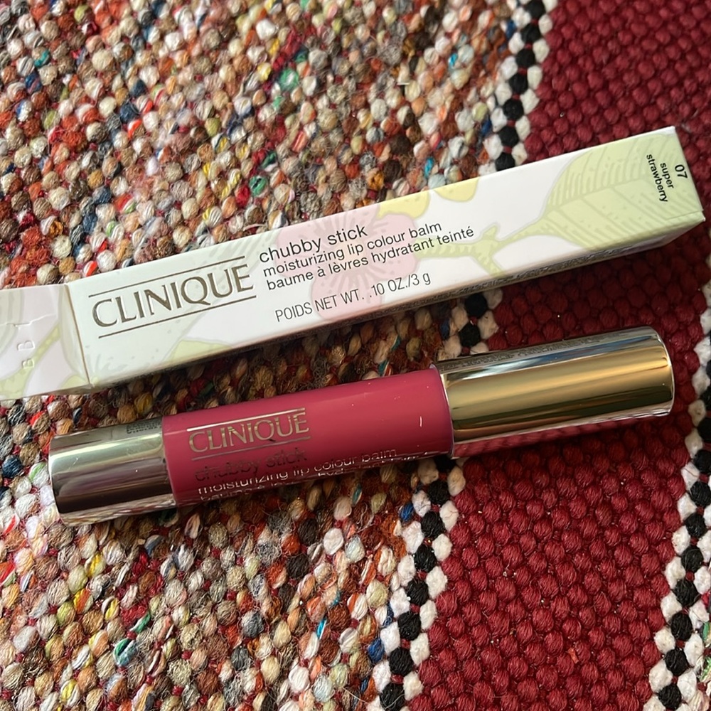 Clinique Chubby Sticks Moisturizing Lib Colour Balm in 07 super strawberry NIB